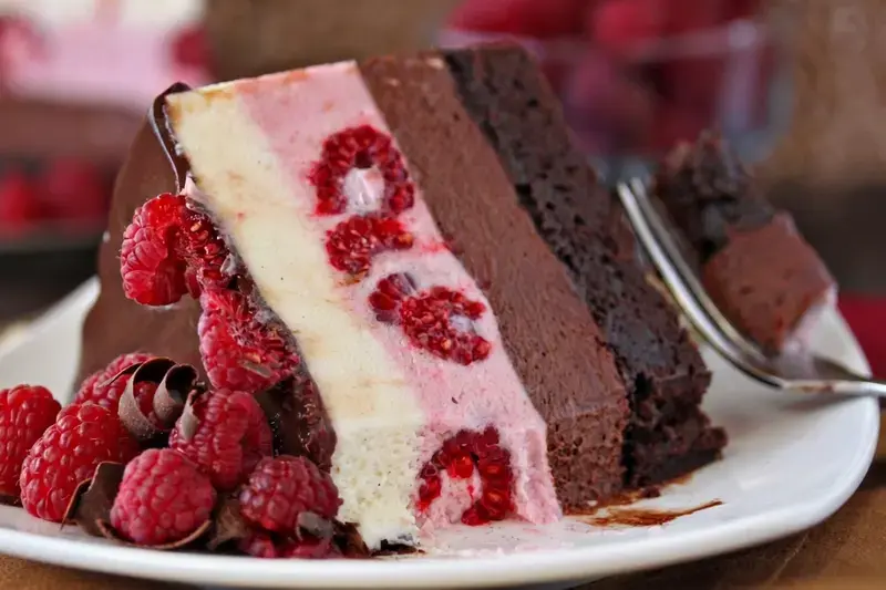 Chocolate Raspberry Mousse Cake: A Three-Layered Dessert on a Fudgy Brownie Base 15 Chocolate Raspberry Mousse Cake, How to unmold a mousse cake so it has neat, clean edges