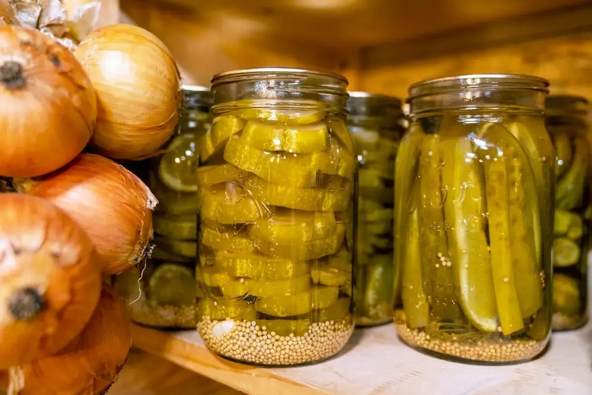Easy Garlic Dill Pickle Recipe, How to Make Pickles (Easy Garlic Dill Recipe)
