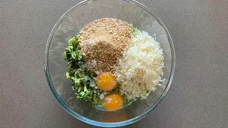 Hamburger Di Zucchine, Mix the Patty Mixture