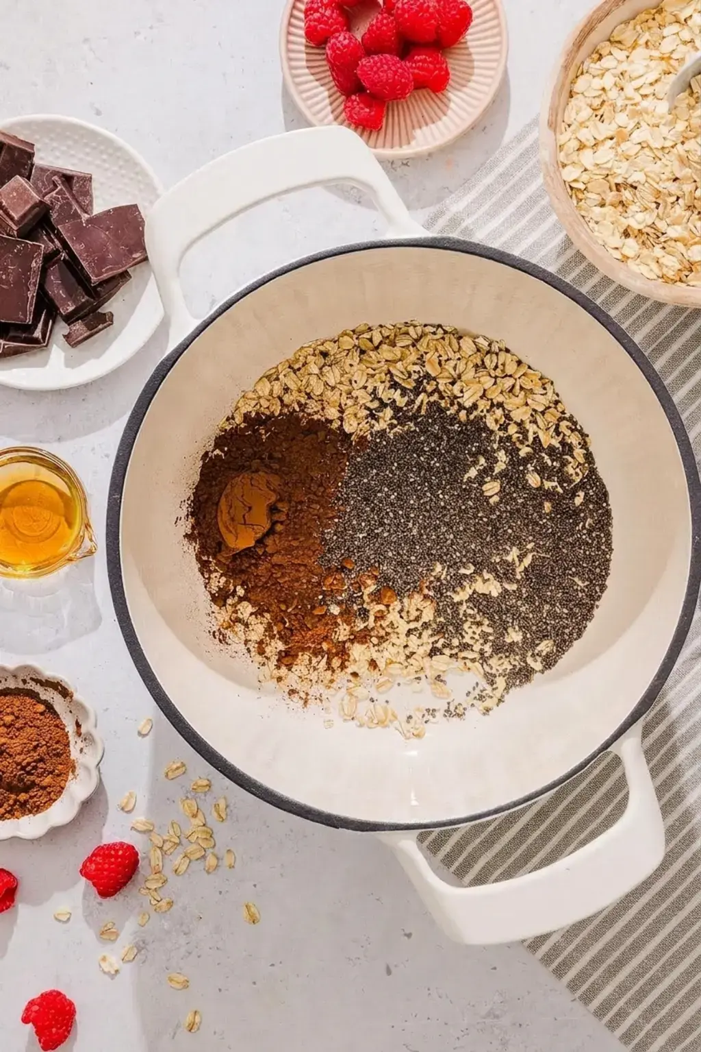 Healthy High-Fibre Chocolate Oatmeal, Cook on the Stovetop for Creamier Results