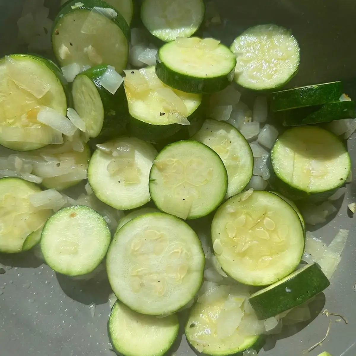 Vegan Creamy Zucchini Pasta With Basil And Lemon, How to Make Vegan Creamy Zucchini Pasta with Basil and Lemon