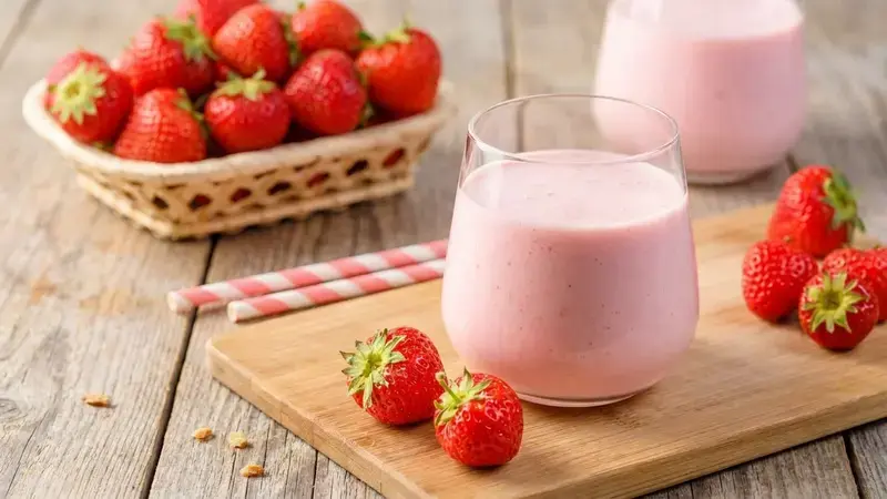 10 Low Calorie Smoothie Recipes for Easy Healthy Breakfasts 9 Strawberry Mango Smoothie
