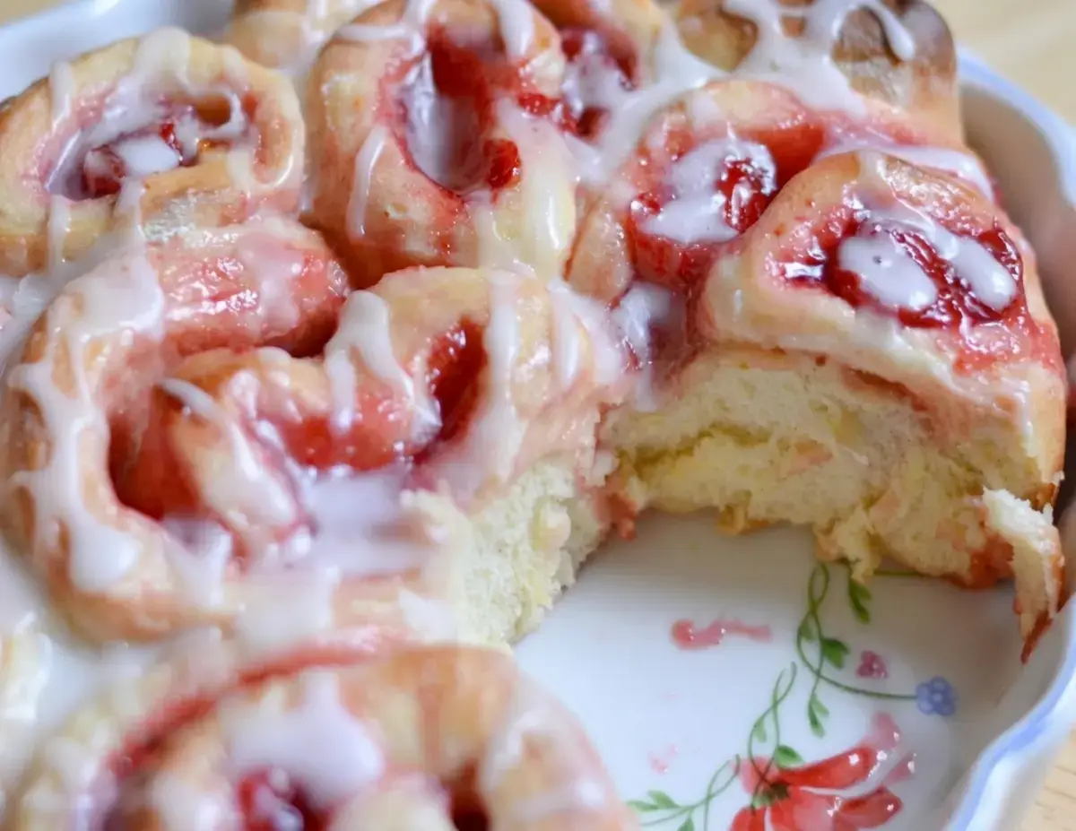 Easy Homemade Cherry Sweet Rolls Recipe With Icing for a Delicious Brunch 25 Easy Homemade Cherry Sweet Rolls Recipe With Icing, Icing Instructions