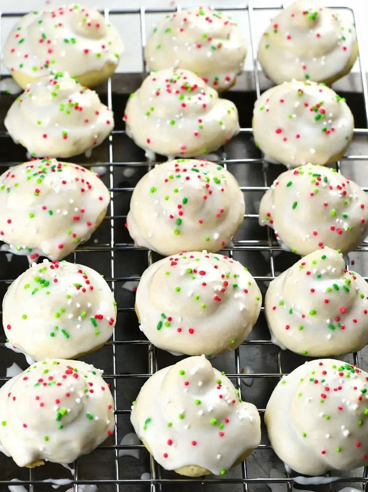Italian Christmas Cookies: Soft, Buttery Holiday Treats with Sweet Glaze 16 Italian Christmas Cookies, Holiday Baking Tips for Perfect Christmas Cookies
