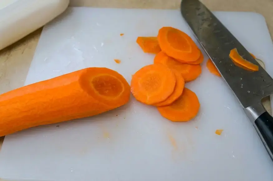 Vietnamese Pickled Vegetables Đồ Chua, Preparing the vegetables