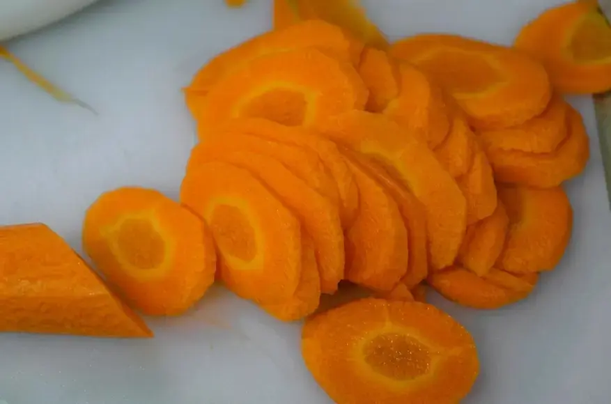 Vietnamese Pickled Vegetables Đồ Chua, Preparing the vegetables