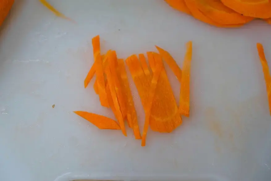 Vietnamese Pickled Vegetables Đồ Chua, Preparing the vegetables