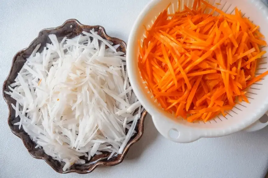 Vietnamese Pickled Vegetables Đồ Chua, Preparing the vegetables