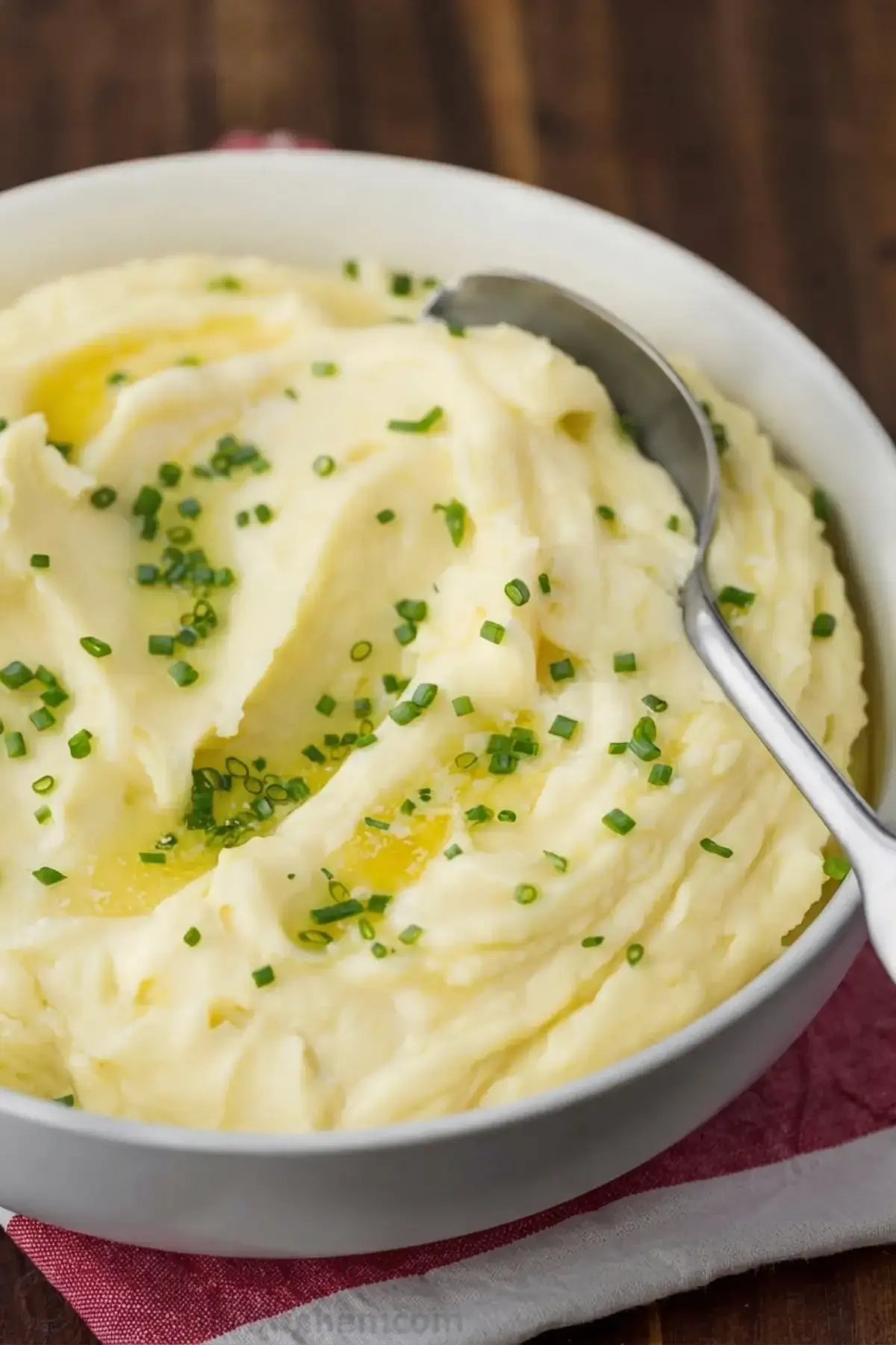 17 Christmas Dinner Recipes for a Stress Free Holiday Feast 4 17 Christmas Dinner Recipes, Garlic Mashed Potatoes with Chives