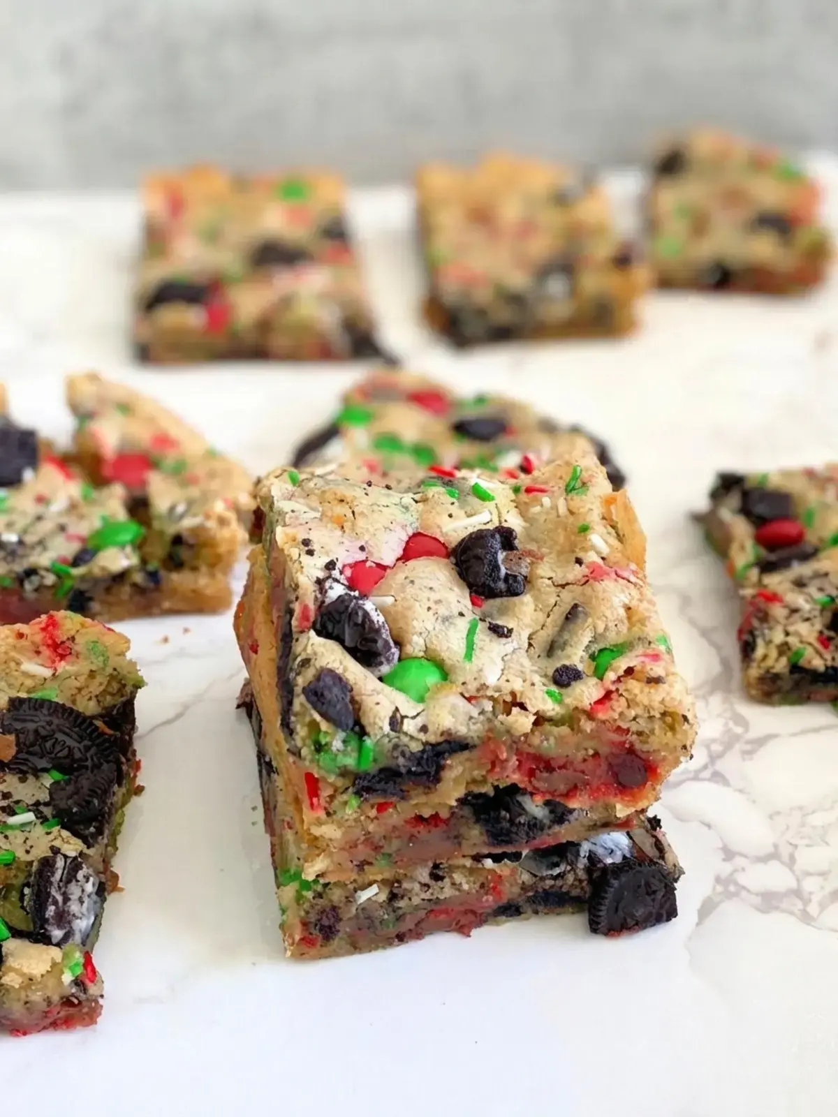 20+ Easy Christmas Desserts Anyone Can Make, Christmas Blondies