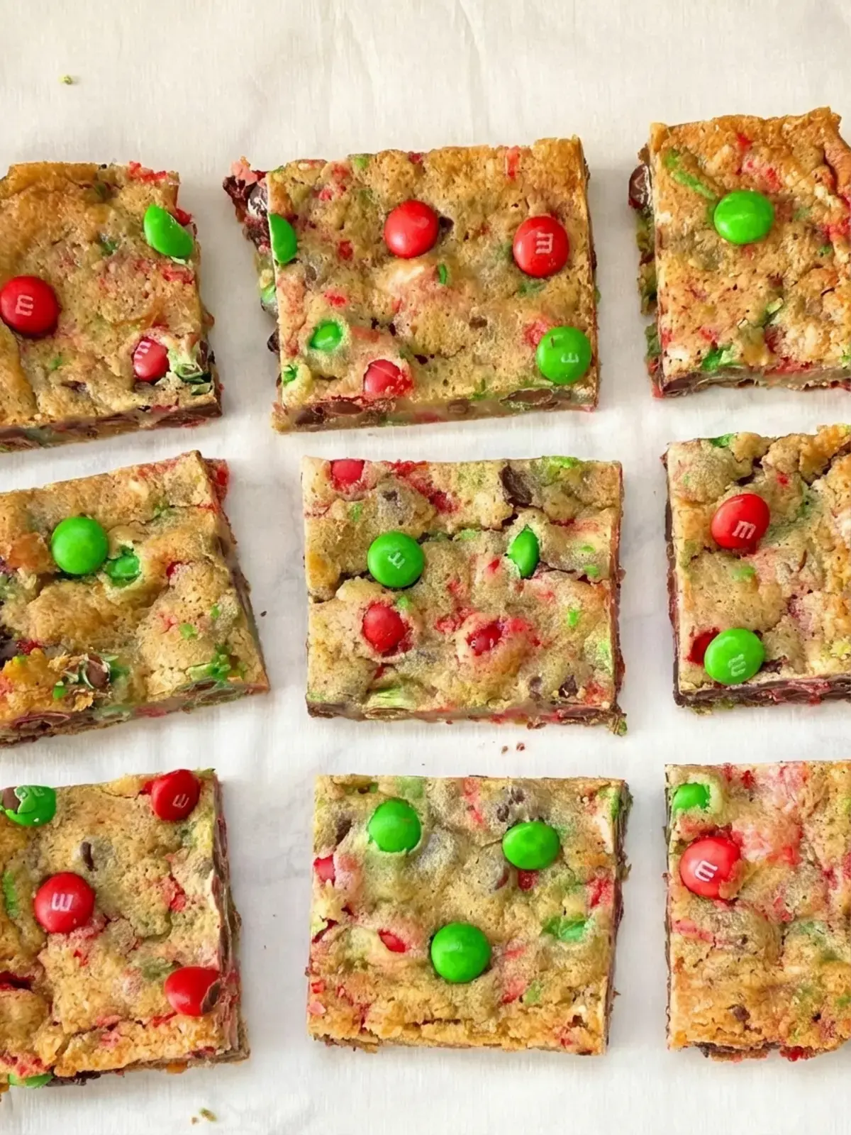 20+ Easy Christmas Desserts Anyone Can Make, Christmas M&M Cookie Bars