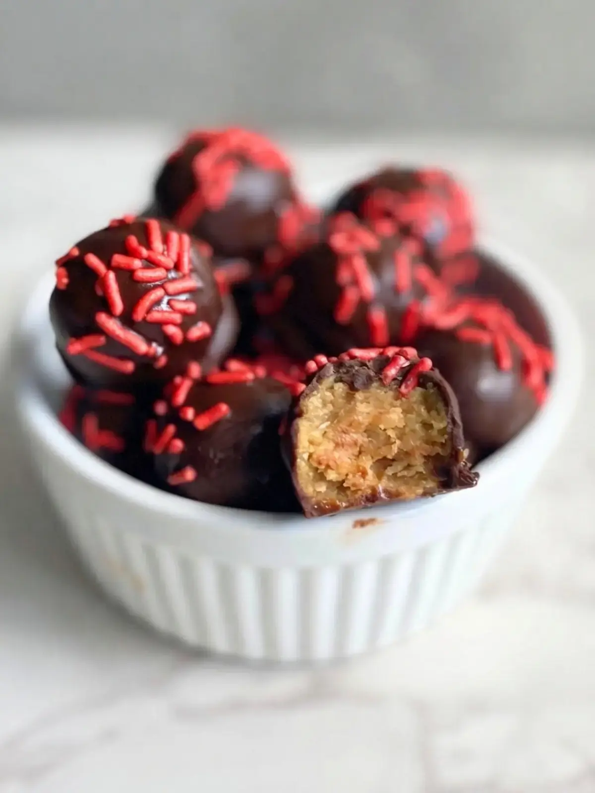 20+ Easy Christmas Desserts Anyone Can Make, Christmas Peanut Butter Balls