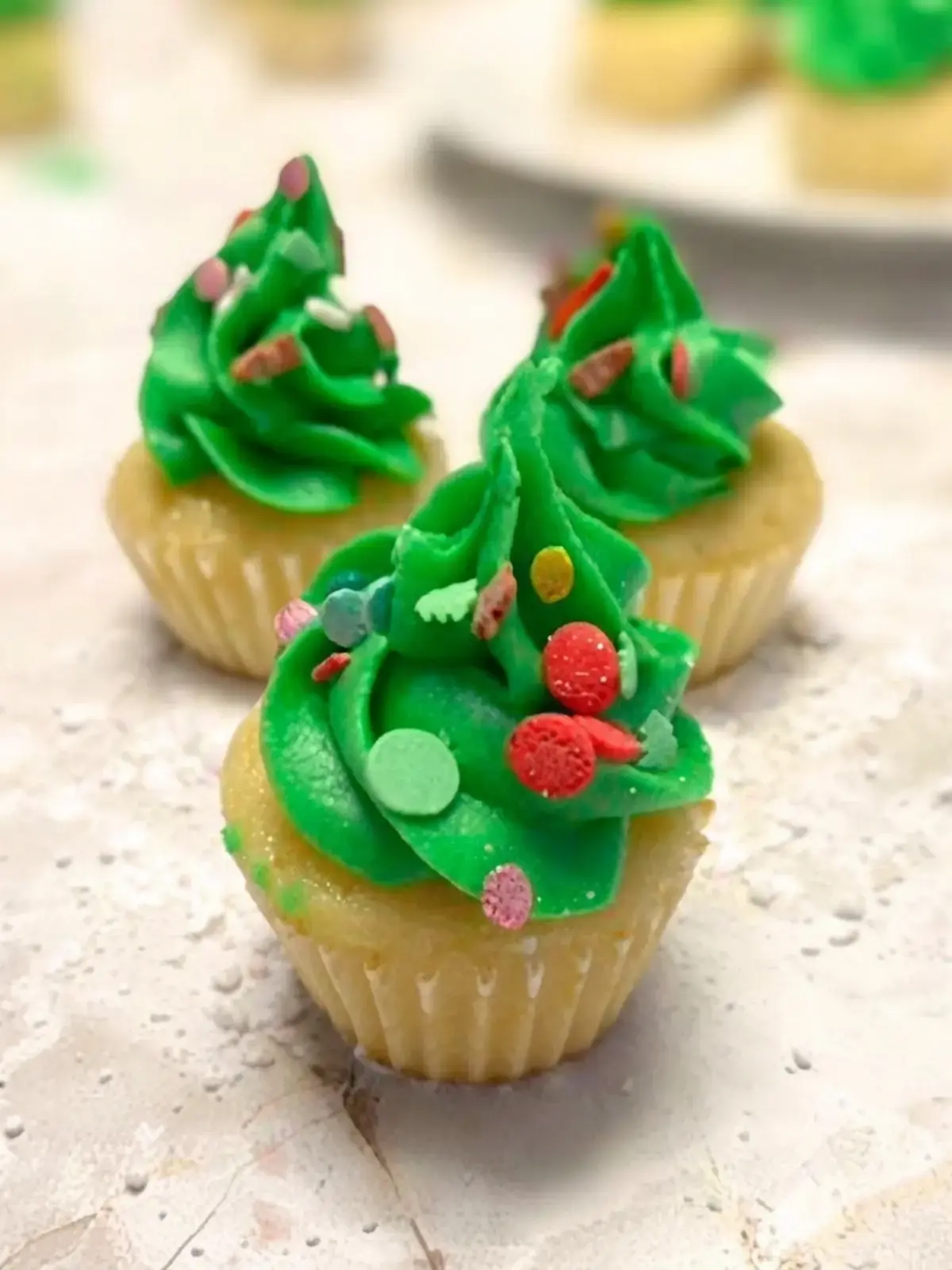 20+ Easy Christmas Desserts Anyone Can Make, Mini Christmas Cupcakes