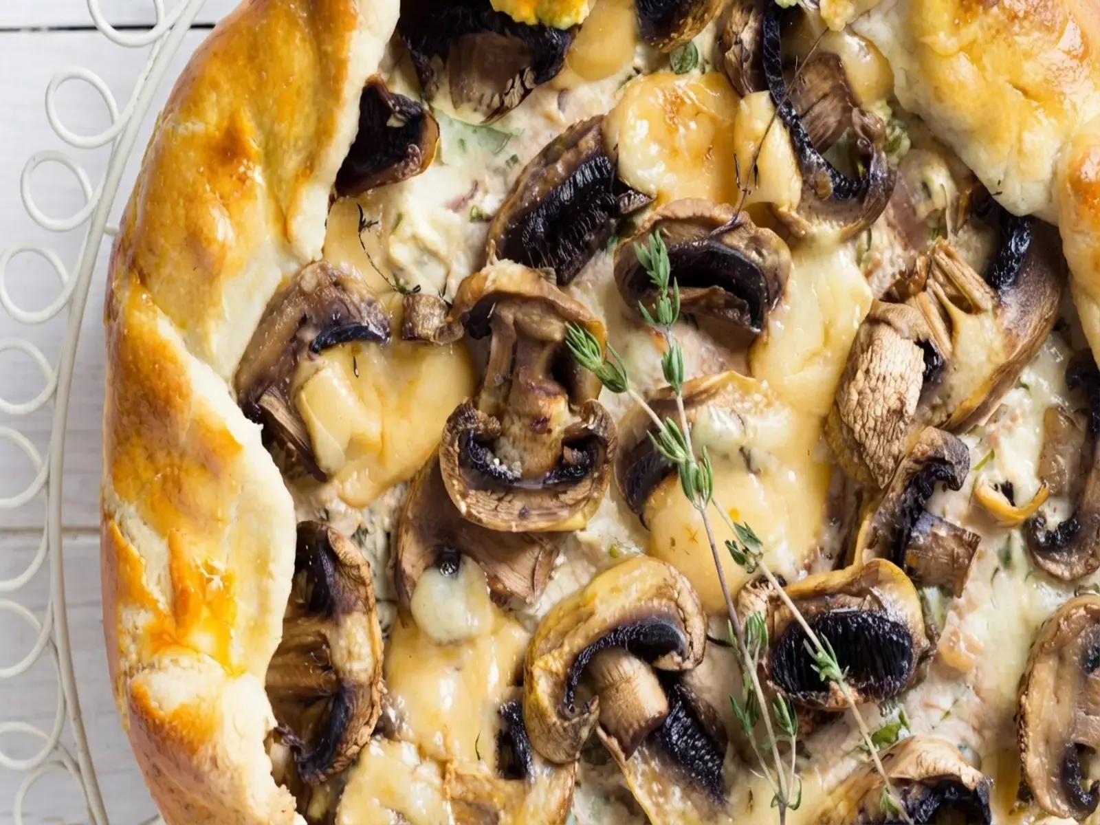 23 Easy Puff Pastry Appetizers, 10) Mushroom Dijon Mini Galettes