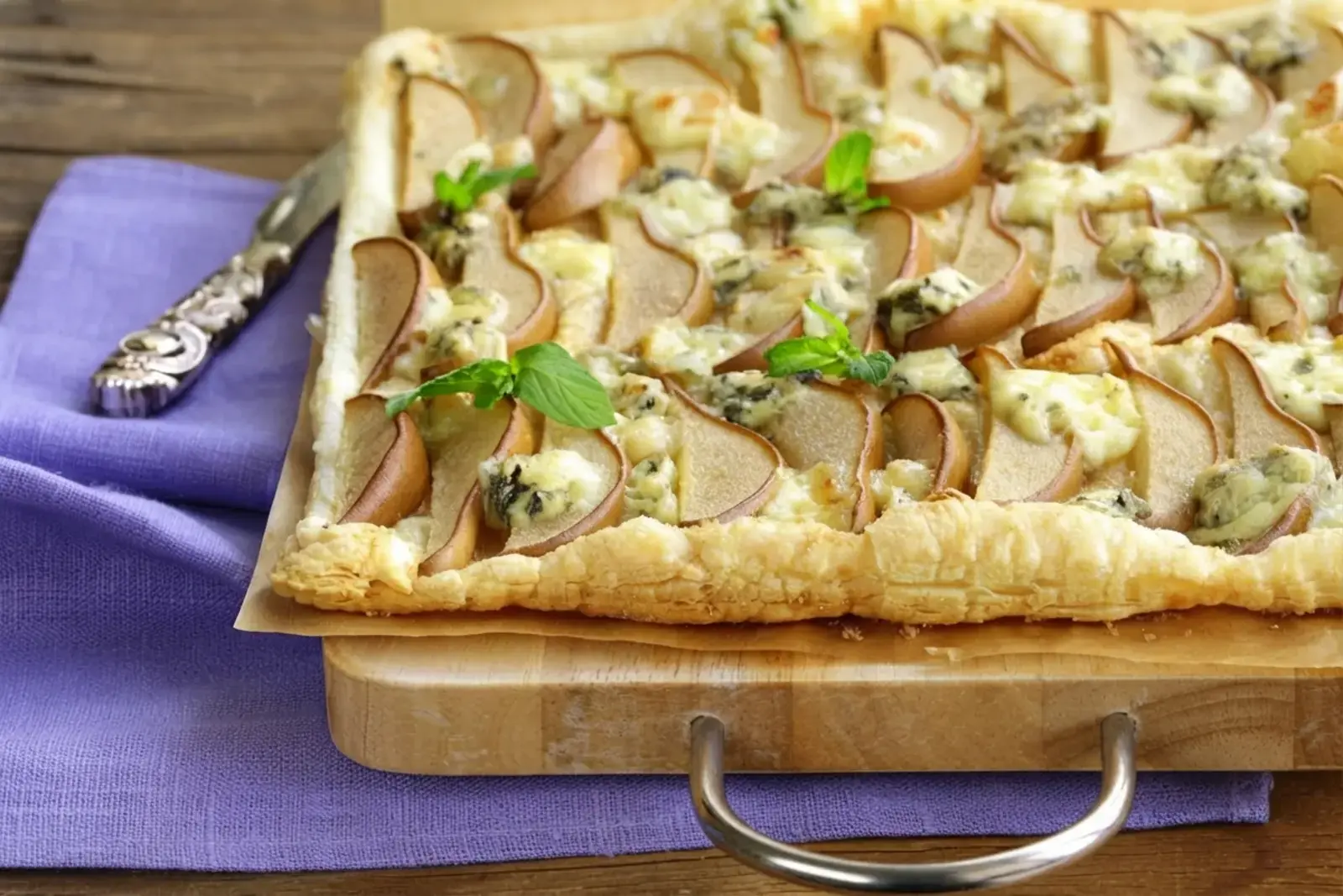 23 Easy Puff Pastry Appetizers, 12) Pear Gorgonzola Puff Pastry Crostini