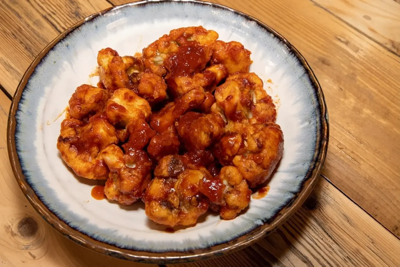 23 Easy Puff Pastry Appetizers, 14) Buffalo Cauliflower Puff Pastry Wontons