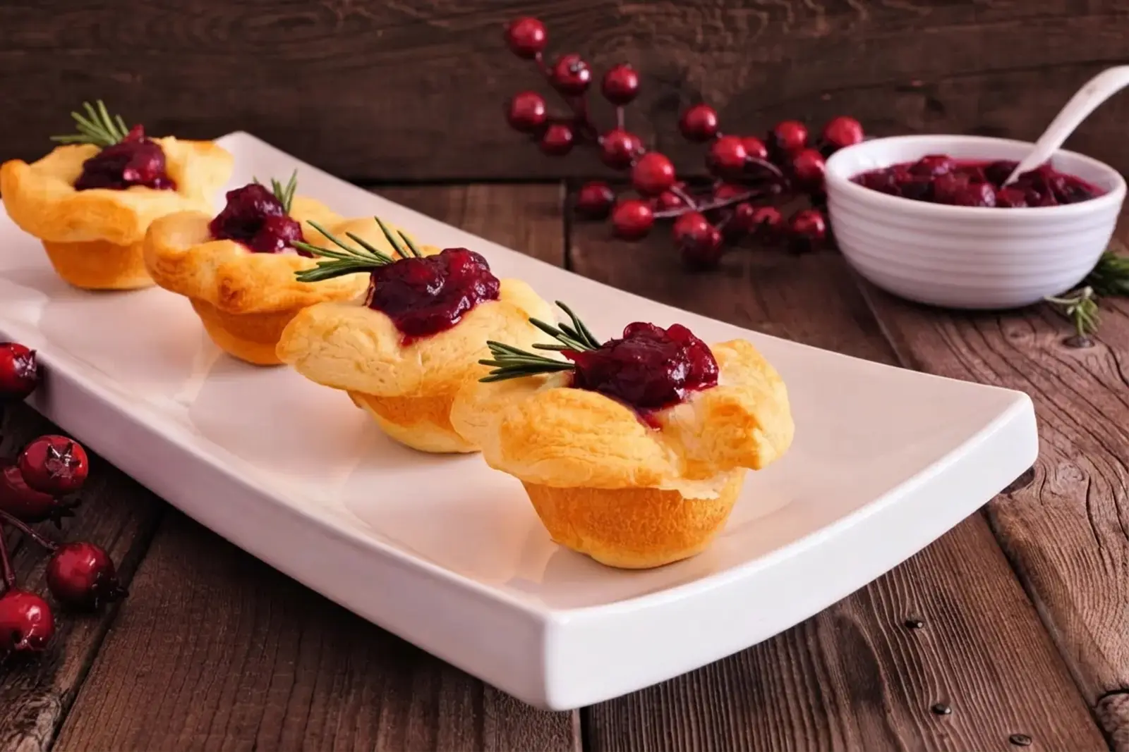 23 Easy Puff Pastry Appetizers, 23) Brie and Raspberry Puff Pastry Bites