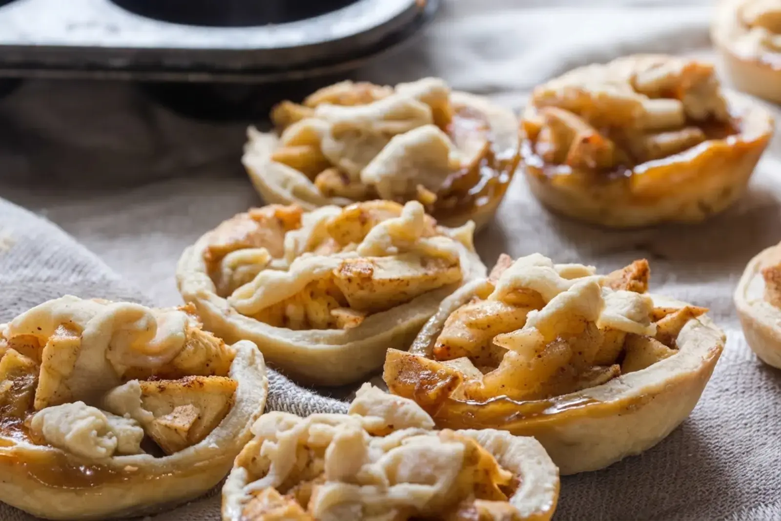23 Easy Puff Pastry Appetizers, 4) Brie, and Apple Tarte Tatin Bites