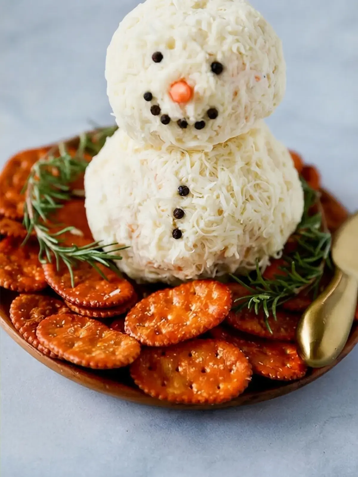 32 Cheerful Christmas Recipes, Snowman Christmas Cheese Ball