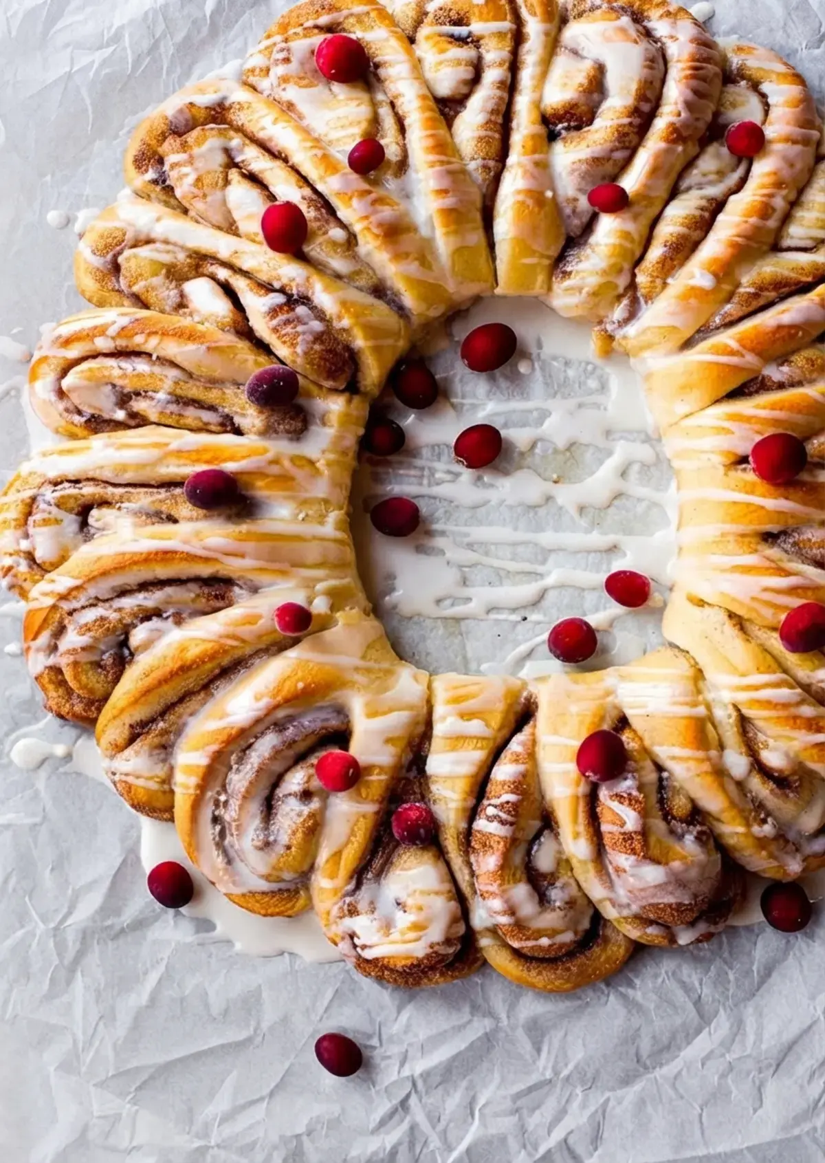 33 Delicious Christmas Recipes For Every Holiday Table: Appetizers, Sides, and Showstopper Desserts 15 33 Delicious Christmas Recipes For Every Holiday Table, Cinnamon Roll Wreath
