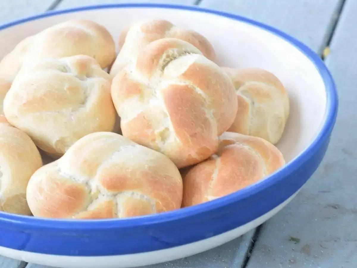 37 Christmas Dishes, Dinner Roll Knots