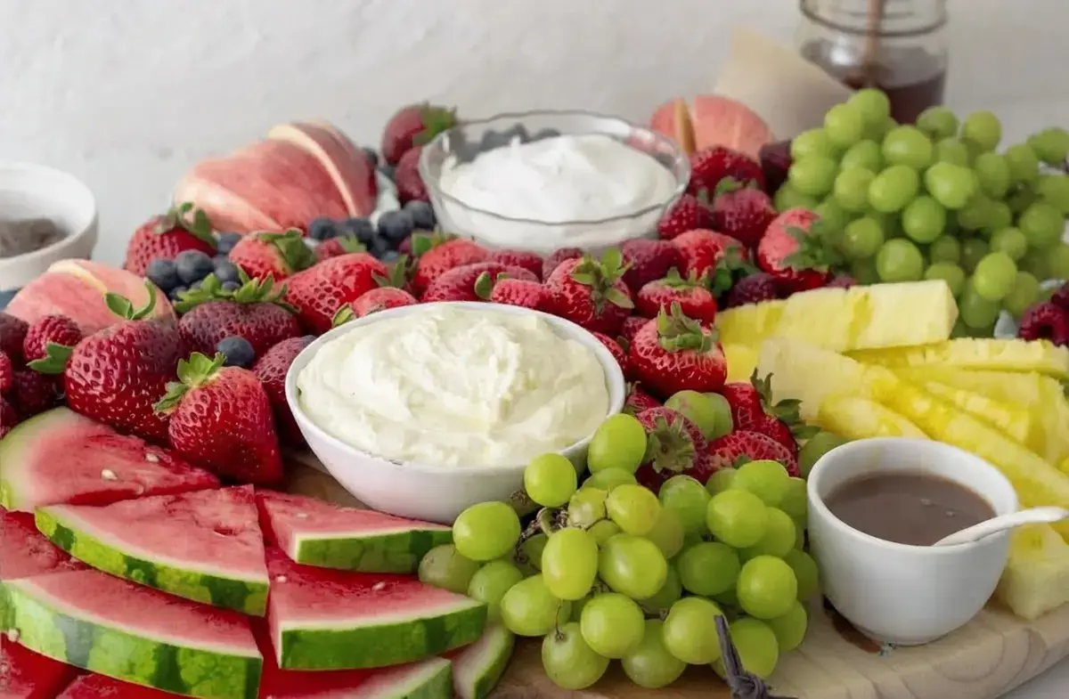 37 Colorfully Delicious Fruit Charcuterie Board Ideas, 2. How To Make A Fresh Fruit Charcuterie Board With Strawberries