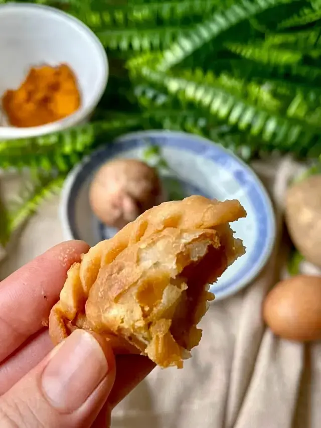 39 Asian & Chinese Christmas Recipes Your Family Will Love This Holiday Season 37 39 Asian & Chinese Christmas Recipes, Singaporean Curry Puffs