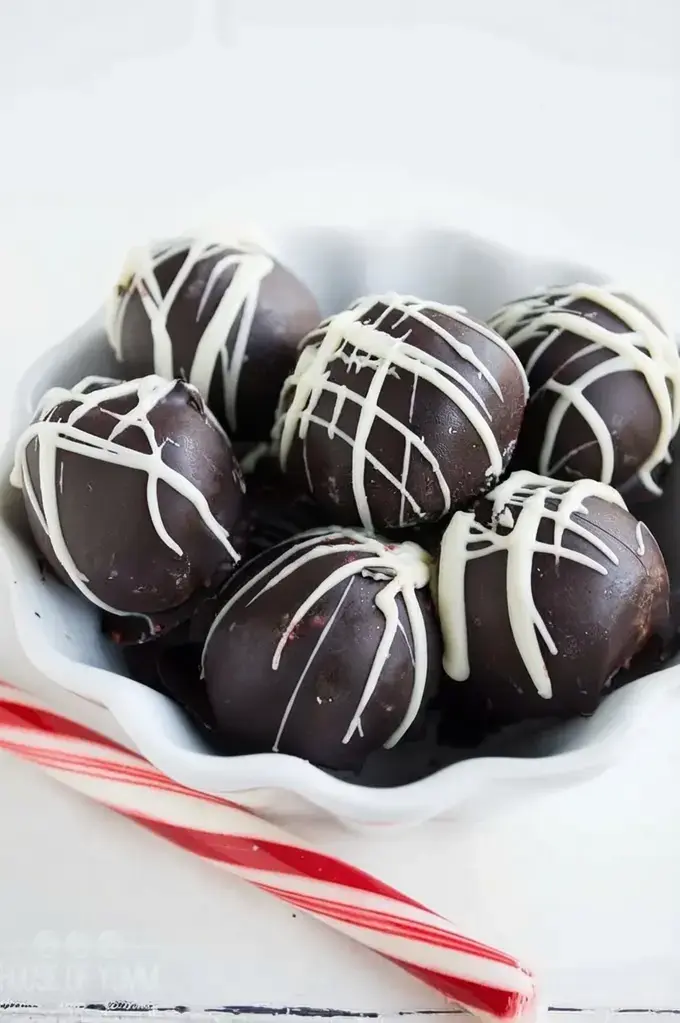52 Best Christmas Truffles Recipes, 2. Peppermint Truffles By House of Yum