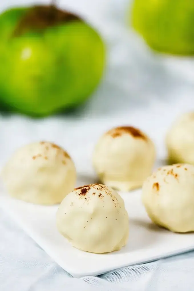 52 Best Christmas Truffles Recipes, 20. Apple Pie Truffles