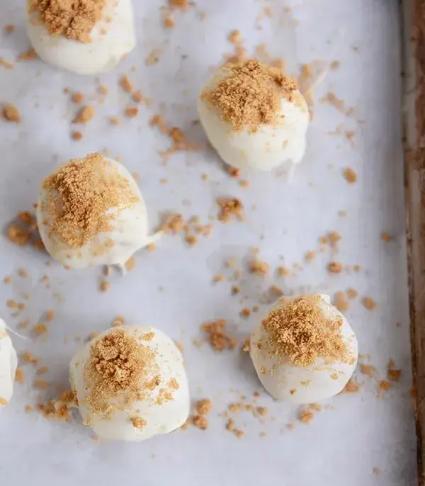 52 Best Christmas Truffles Recipes, 37. White Chocolate Gingerbread Truffles