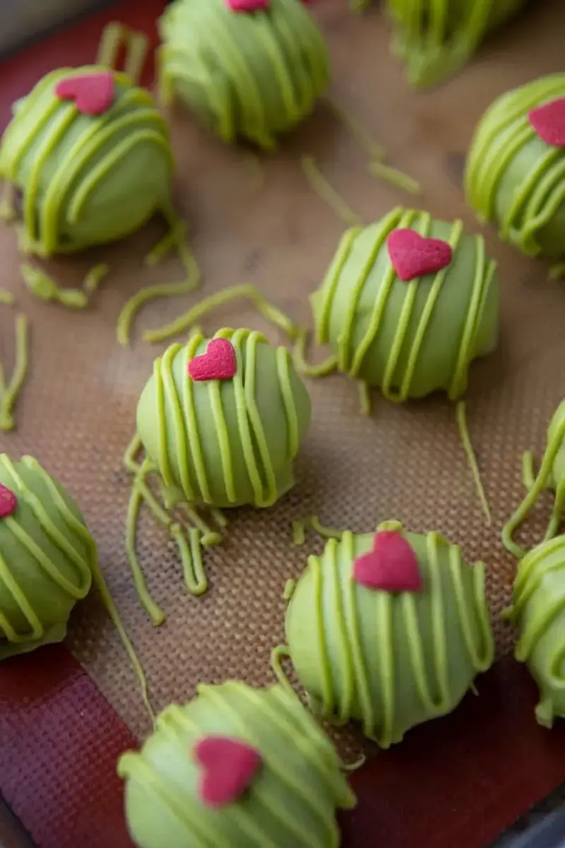 Best No-Bake Grinch Oreo Truffles Recipe, How to Make this Grinch Oreo Truffles Recipe