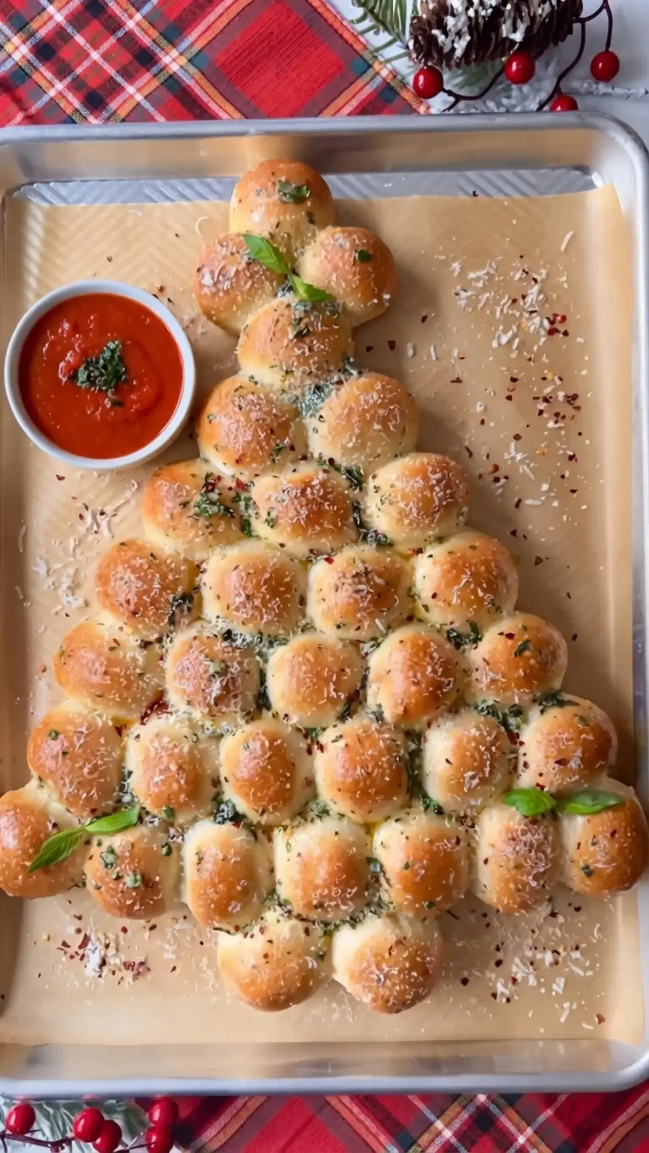 Cheesy Pull-Apart Christmas Tree Bread: A Festive Holiday Appetizer to Share 19 Cheesy Pull-Apart Christmas Tree Bread, Cheesy Pull Apart Christmas Tree Bread