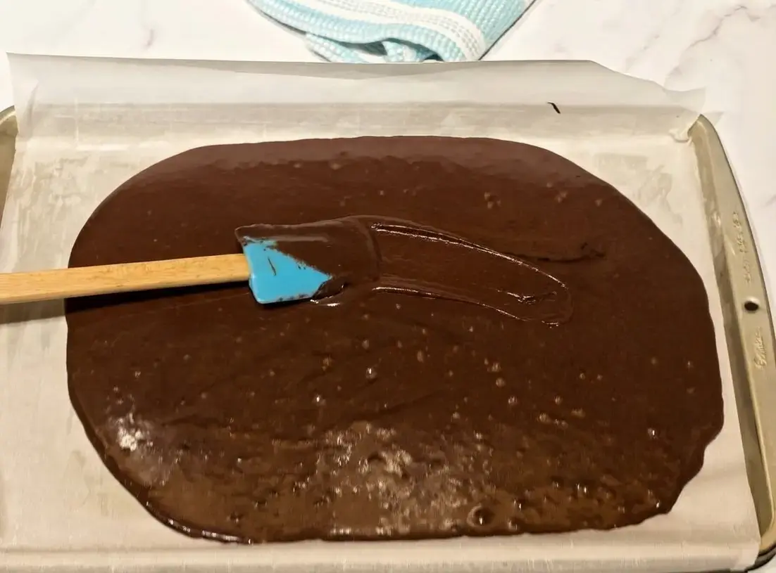 Chocolate Cake Roll, Baking the cake roll