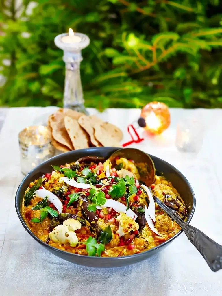Delicious Christmas Recipes for a Plant-Based Holiday Table 3 Delicious Christmas Recipes, 1) Jamie's Christmas Curry