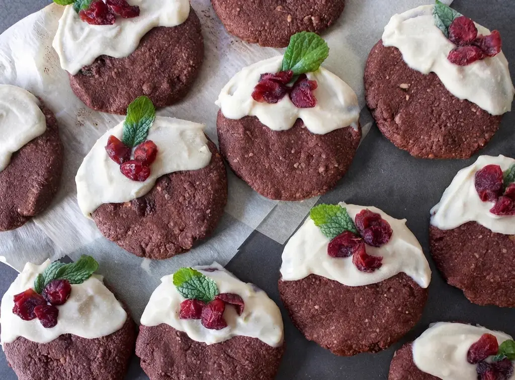 Delicious Christmas Recipes for a Plant-Based Holiday Table 10 Delicious Christmas Recipes, 8) Chocolate Christmas Pudding Cookies