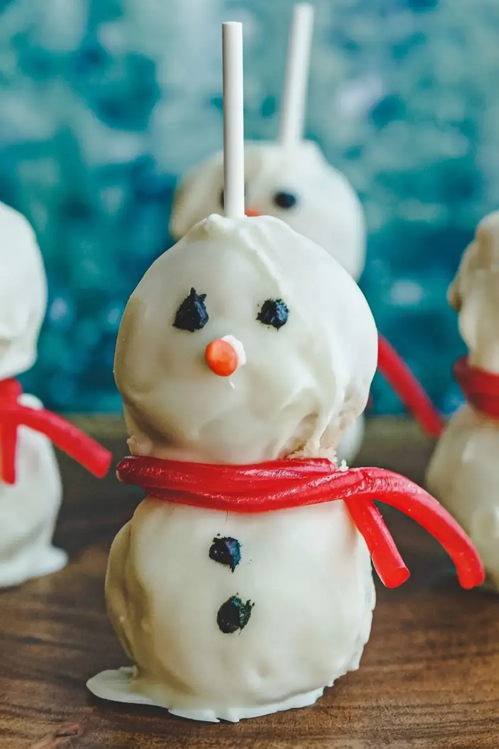 Easy Christmas Sweet Treats for Parties, Gifting, and Cozy Nights 10 Easy Christmas Sweet Treats, 8. Snowman Cake Pops