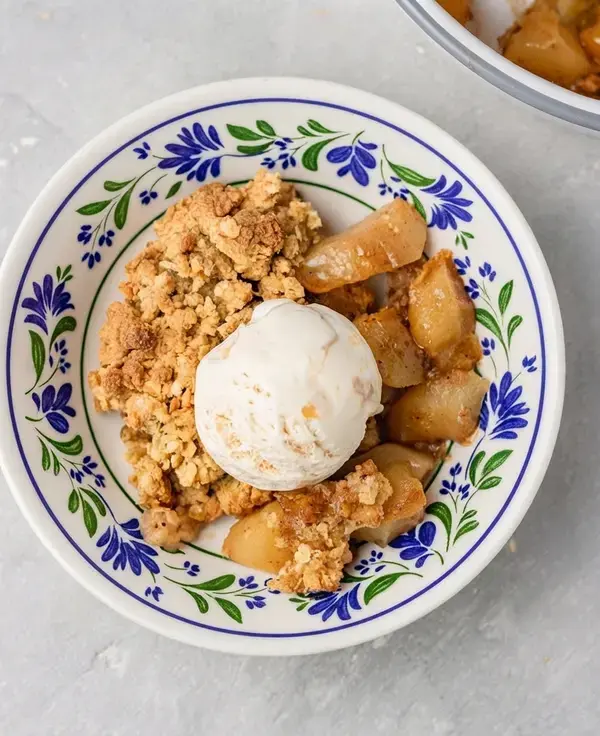 Simple Apple Crumble: An Easy Apple Crisp with a Buttery Oat Topping 22 Simple Apple Crumble, How to make simple apple crumble in easy steps