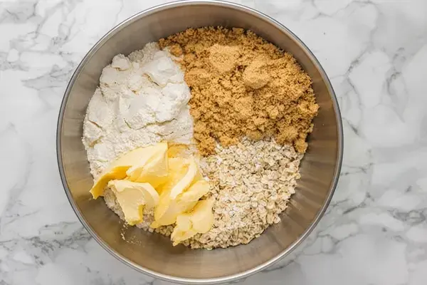 Simple Apple Crumble: An Easy Apple Crisp with a Buttery Oat Topping 19 Simple Apple Crumble, How to make simple apple crumble in easy steps