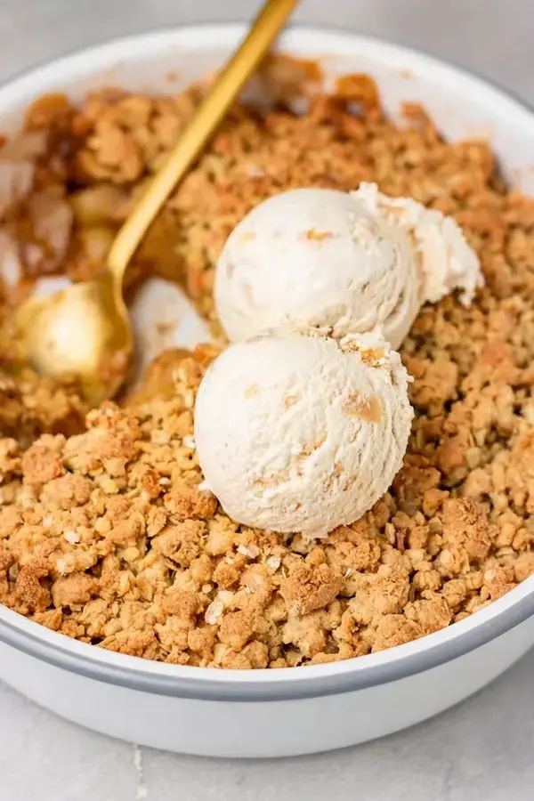 Simple Apple Crumble: An Easy Apple Crisp with a Buttery Oat Topping 13 Simple Apple Crumble, Simple Apple Crumble (Apple Crisp)