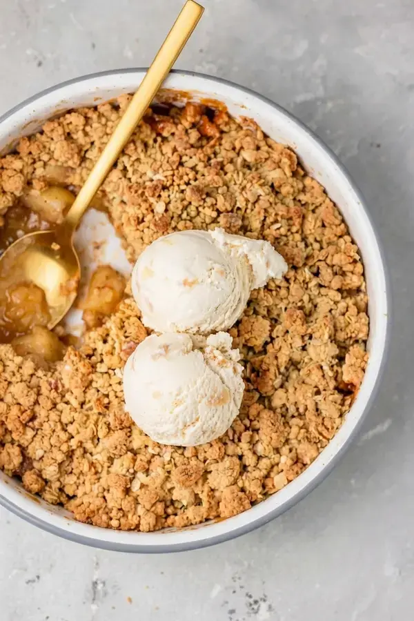 Simple Apple Crumble: An Easy Apple Crisp with a Buttery Oat Topping 15 Simple Apple Crumble, Simple apple crumble recipe literally the best in the whole wide world